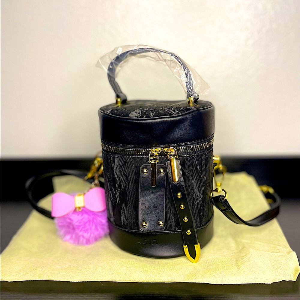 Elegant Black and Gold Women's Bucket Crossbody Bag